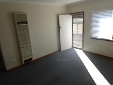 Flat Leased - NSW - Albury - 2640 - Central, Clean as a Whistle  (Image 2)