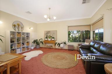 Townhouse Sold - VIC - Beechworth - 3747 - RETIRE NOW OR INVEST FOR THE FUTURE!  (Image 2)