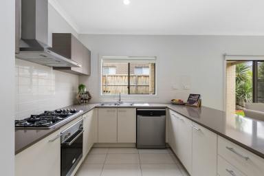 House Leased - VIC - Officer - 3809 - SITUATED IN POPULAR ARENA ESTATE..IS THIS SOUGHT AFTER 4 BEDROOM FAMILY HOME...  (Image 2)