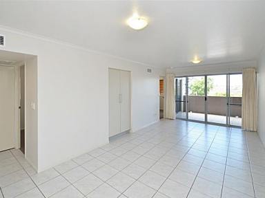 Unit For Lease - QLD - Townsville City - 4810 - Stylish and Sophisticated Lifestyle Unit close to the CBD  (Image 2)