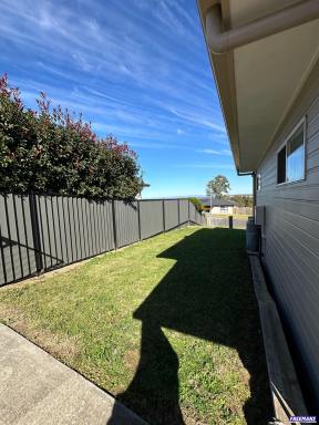 House For Lease - QLD - Kingaroy - 4610 - FULLY FURNISHED AND SERVICED  (Image 2)