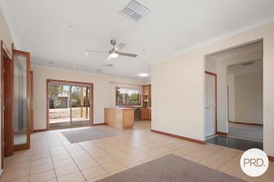 House For Lease - NSW - North Albury - 2640 - UNIQUE PROPERTY!  (Image 2)