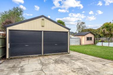 House Sold - TAS - Ravenswood - 7250 - Wow, a 4 car garage!  (Image 2)