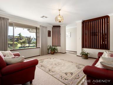 House Sold - WA - Waikiki - 6169 - Large family home in beachside Waikiki with side access!  (Image 2)