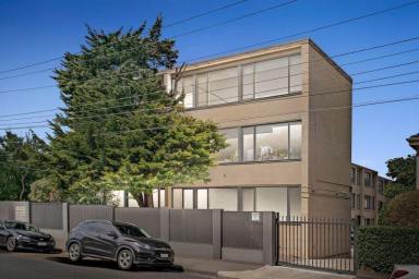 Apartment Sold - VIC - St Kilda East - 3183 - THIS ONES AN ACE!  (Image 2)