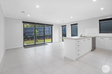 Townhouse Leased - VIC - Golden Point - 3350 - NEAR NEW TWO BEDROOM TOWNHOUSE WALKING DISTANCE TO CBD & FED UNI  (Image 2)