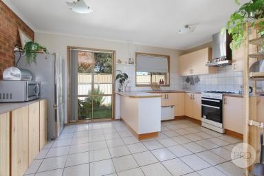 House Sold - VIC - West Wodonga - 3690 - GOOD SIZED UNIT  (Image 2)