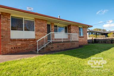 House Leased - NSW - Glen Innes - 2370 - 3 Bedroom Rental in an Amazing Area of Town.  (Image 2)