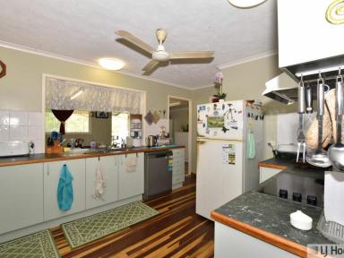 House For Sale - QLD - Cardwell - 4849 - TWO STOREY HOME WITH DUAL ACCESS  (Image 2)