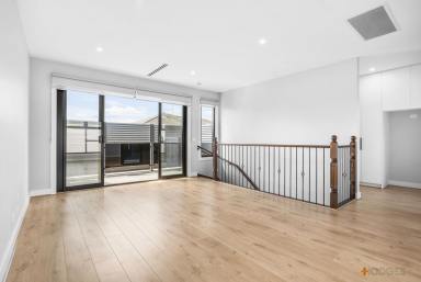 Townhouse Leased - VIC - Mentone - 3194 - NEAR NEW TOWNHOUSE | IDEAL LOCATION | QUALITY FITTINGS AND FIXTURES  (Image 2)