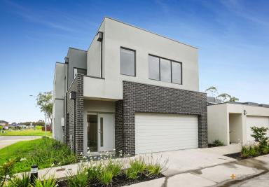 Townhouse Leased - VIC - Beaconsfield - 3807 - STAND ALONE | 2 LIVING ZONES | FANTASTIC LOCATION  (Image 2)