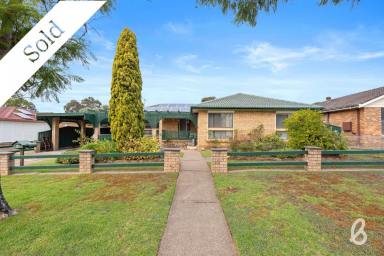 House Sold - NSW - Singleton - 2330 - Spacious family home in Hunterview  (Image 2)