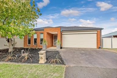 House Sold - VIC - Marong - 3515 - POOLSIDE FAMILY LIVING  (Image 2)