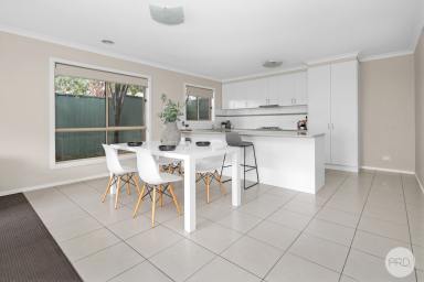 House Leased - VIC - Brown Hill - 3350 - GREAT UNIT WITH PRIVATE YARD  (Image 2)