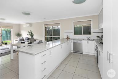 House Leased - VIC - Brown Hill - 3350 - GREAT UNIT WITH PRIVATE YARD  (Image 2)
