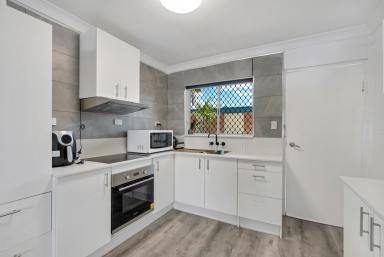 Unit Sold - QLD - Cairns North - 4870 - Refurbished first floor 2 bedroom unit centrally located  (Image 2)