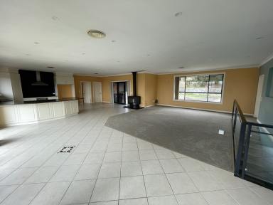 House Leased - NSW - Tumut - 2720 - Gorgeous spacious home!  (Image 2)