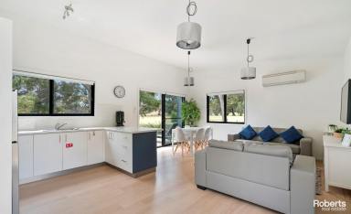 Unit Leased - TAS - Coles Bay - 7215 - BREAK LEASE - Fully Furnished Contemporary Unit  (Image 2)