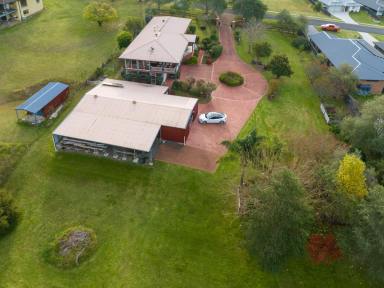 House For Sale - NSW - Bega - 2550 - THE GENUINE ARTICLE  (Image 2)