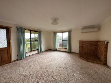 House For Lease - TAS - Westbury - 7303 - 2 Bedroom Brick Home  (Image 2)