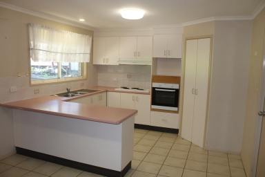House Auction - NSW - Casino - 2470 - SOLID BRICK HOME IN A QUIET LOCATION - MUST BE SOLD!  (Image 2)