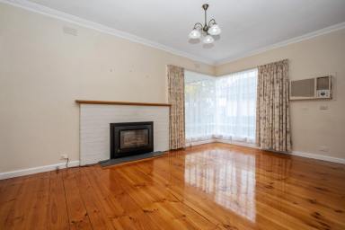 House Leased - VIC - Long Gully - 3550 - CUTE & WELL PRESENTED WEATHERBOARD HOME  (Image 2)