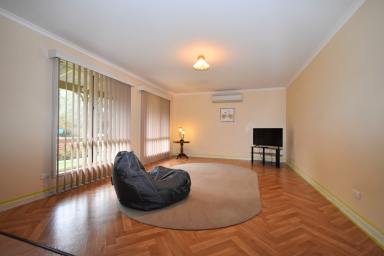 House Leased - VIC - Beechworth - 3747 - 6-MONTH LEASE ONLY  (Image 2)