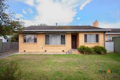 House Sold - VIC - Lucknow - 3875 - Lakes Entrance side of Bairnsdale Traditional Cream Brick Veneer  (Image 2)