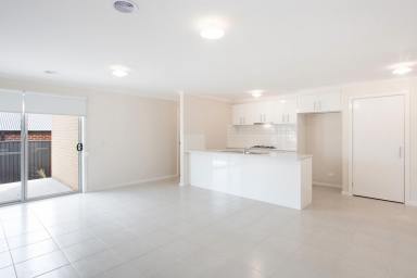 House Leased - VIC - Canadian - 3350 - NEAR NEW LOW MAINTENANCE LIVING MINUTES FROM CBD  (Image 2)