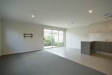Townhouse Leased - VIC - Canadian - 3350 - Modern Townhouse In Private Court Setting  (Image 2)