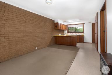 Unit Leased - VIC - Buninyong - 3357 - NEAT TWO BEDROOM UNIT IN QUIET BUNINYONG COMPLEX.  (Image 2)