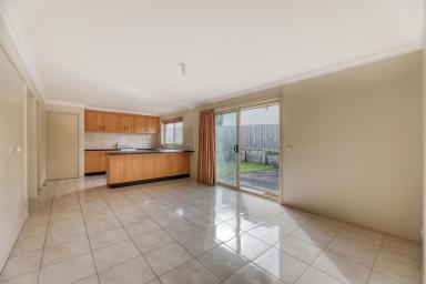 House Leased - VIC - Warragul - 3820 - Lovely Inner Warragul Home  (Image 2)