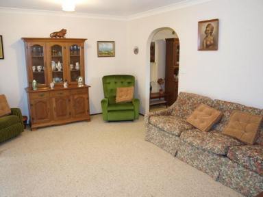 House Leased - NSW - North Nowra - 2541 - 3 Bedroom Home  (Image 2)