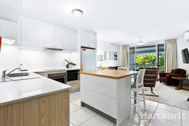 Unit Sold - QLD - Urangan - 4655 - Fabulous Top Floor Apartment  (Image 2)