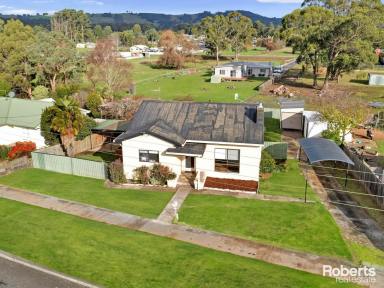 House Sold - TAS - Railton - 7305 - Escape to Tranquil Living: Updated and Walk to Railton's Town Centre  (Image 2)