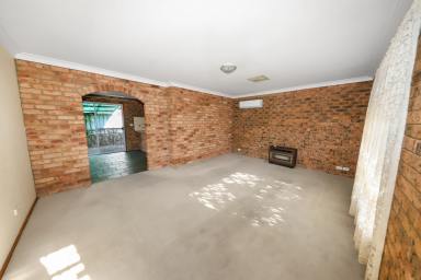 Unit Sold - NSW - Tumut - 2720 - Centrally located 2 bedroom unit  (Image 2)