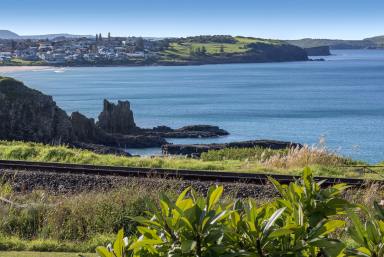 House Sold - NSW - Kiama Downs - 2533 - Single Level Home with 180 Degree Breathtaking Panoramic Views.  (Image 2)