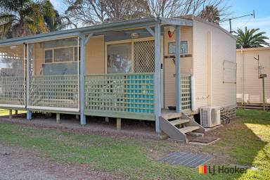 Villa Sold - NSW - Tomakin - 2537 - 'Ingenia Holiday Park' ......Fully furnished pet friendly Holiday Cabin !  (Image 2)