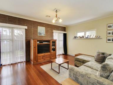 House For Lease - VIC - Bairnsdale - 3875 - LARGE HOME IN DOWNTOWN LOCATION  (Image 2)