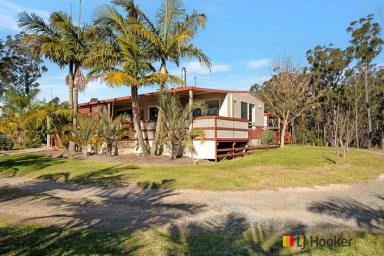Unit For Sale - NSW - Tomakin - 2537 - Direct boat access to the Tomaga River .....Pet friendly holiday home !  (Image 2)