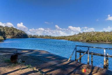 Unit For Sale - NSW - Tomakin - 2537 - Direct boat access to the Tomaga River .....Pet friendly holiday home !  (Image 2)