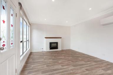 House Leased - VIC - North Bendigo - 3550 - Contemporary Living with Exceptional Outdoor Space  (Image 2)