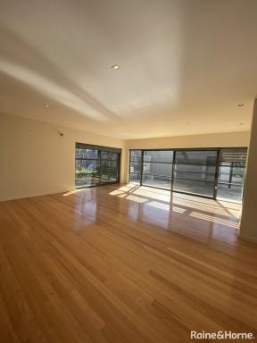 House Leased - NSW - Bowral - 2576 - Luxury Townhouse in Heritage Park Bowral  (Image 2)