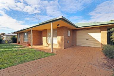 House Sold - VIC - Ouyen - 3490 - 3-bedroom brick veneer home in a convenient location  (Image 2)