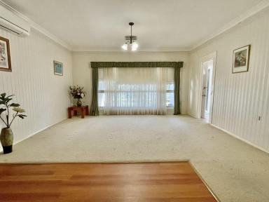 House For Sale - NSW - Moree - 2400 - Ideal Location!  (Image 2)