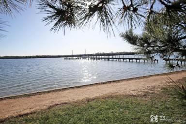 House For Sale - VIC - Warneet - 3980 - OH I DO LOVE TO LIVE BESIDE THE SEASIDE-BRING YOUR FISHING ROD  (Image 2)