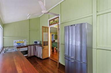 Unit For Lease - QLD - Cairns North - 4870 - TOP FLOOR 3 BED UNIT - GREAT CITY LOCATION!  (Image 2)