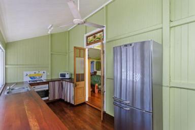 Unit For Lease - QLD - Cairns North - 4870 - TOP FLOOR 3 BED UNIT - GREAT CITY LOCATION! (Image 2)
