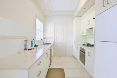 Townhouse For Lease - NSW - Berry - 2535 - Immaculate 3 bedroom townhouse  (Image 2)