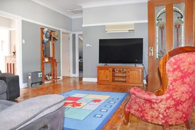 House For Sale - NSW - Bourke - 2840 - Charming Queenslander with Unbeatable Location  (Image 2)